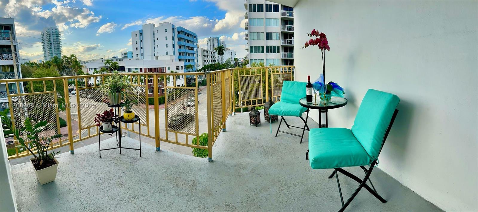 Property for Sale at 1340 Lincoln Rd 401, Miami Beach, Miami-Dade County, Florida - Bedrooms: 1 
Bathrooms: 1  - $440,000