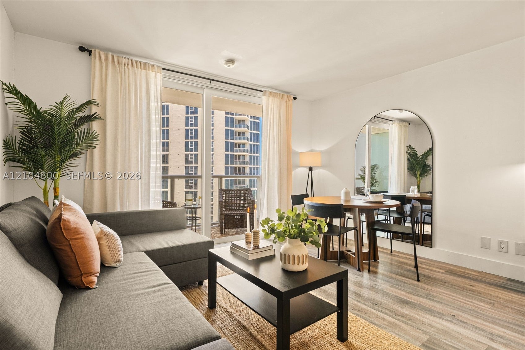 19201 Collins Ave 924