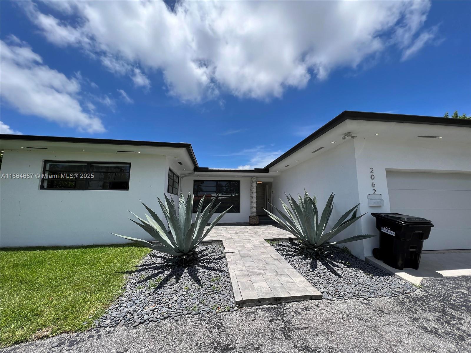 2062 NE 121st Rd