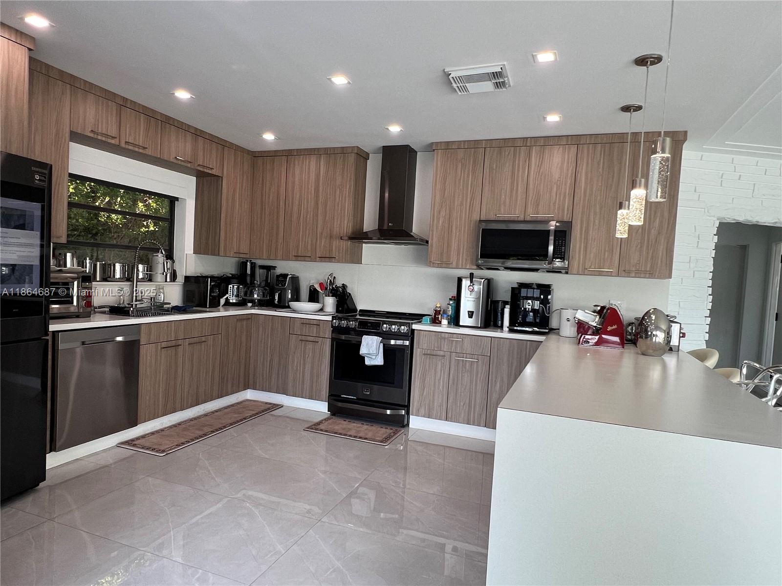 SAN SOUCI ESTATES - Residential Lease