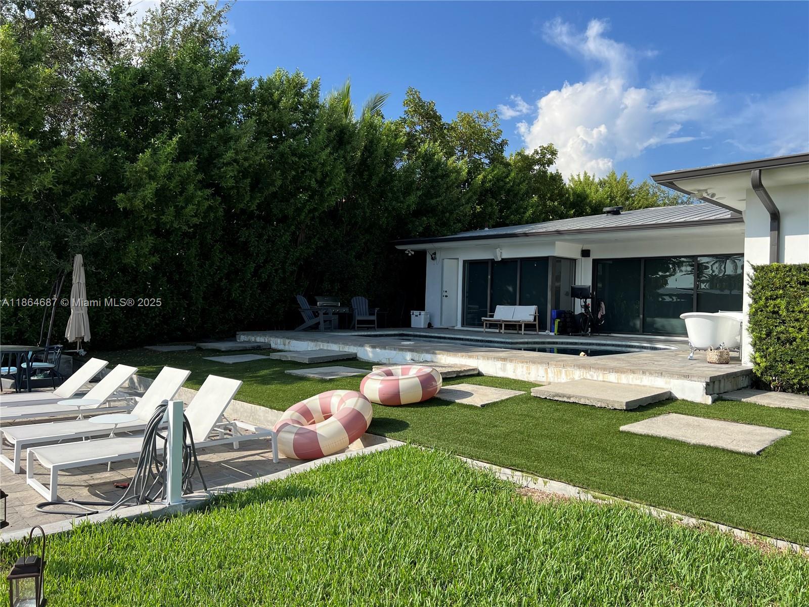 SAN SOUCI ESTATES - Residential Lease