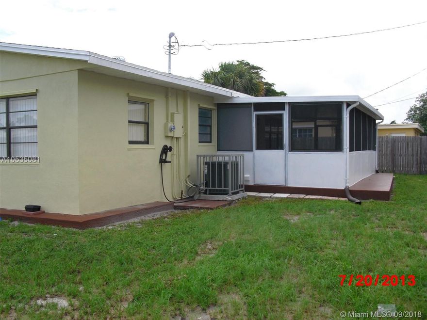 Move -in money: first , last and deposit = $5400.
Best location in Cresthaven, half a block away from Federal Hwy., close to groceries, entertainment, Pompano square , the beach.