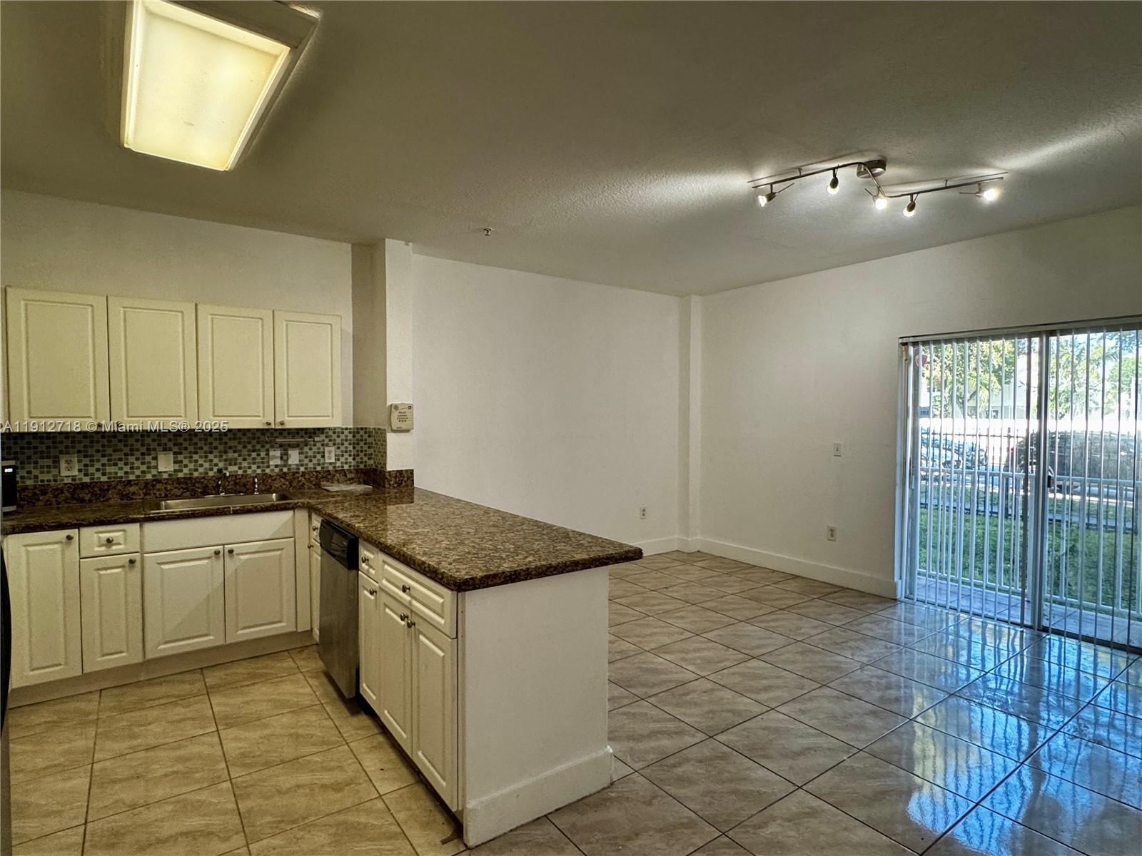 VENETIA VILLAS CONDO - Residential Lease