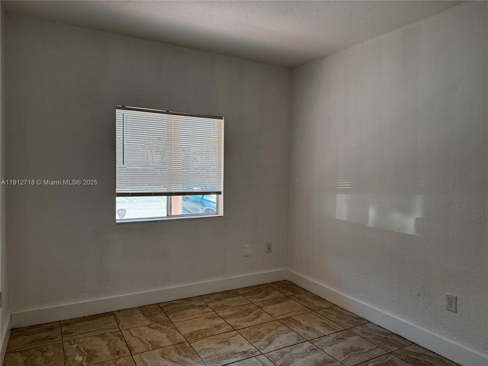 VENETIA VILLAS CONDO - Residential Lease