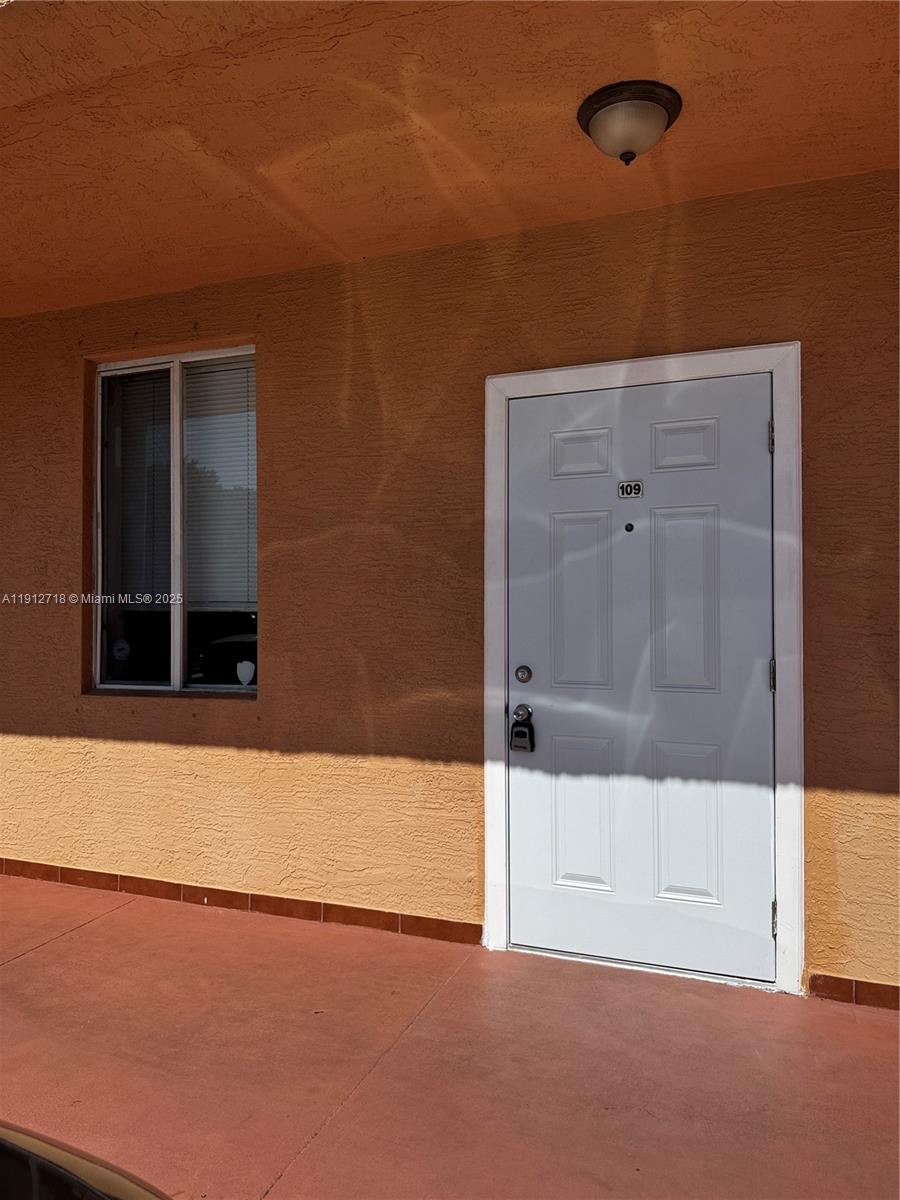 VENETIA VILLAS CONDO - Residential Lease