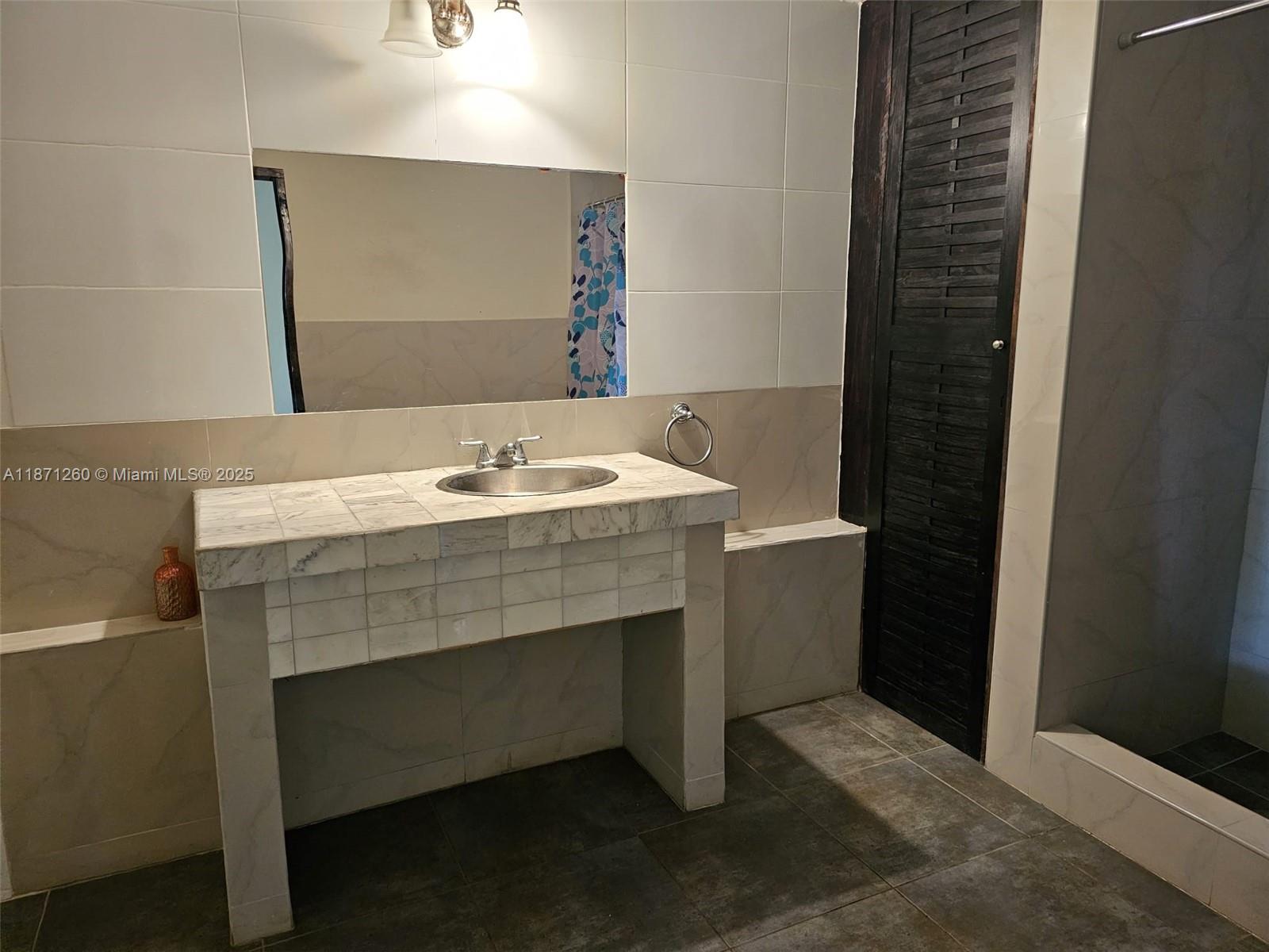 Cardiff Hall Villa - Residential