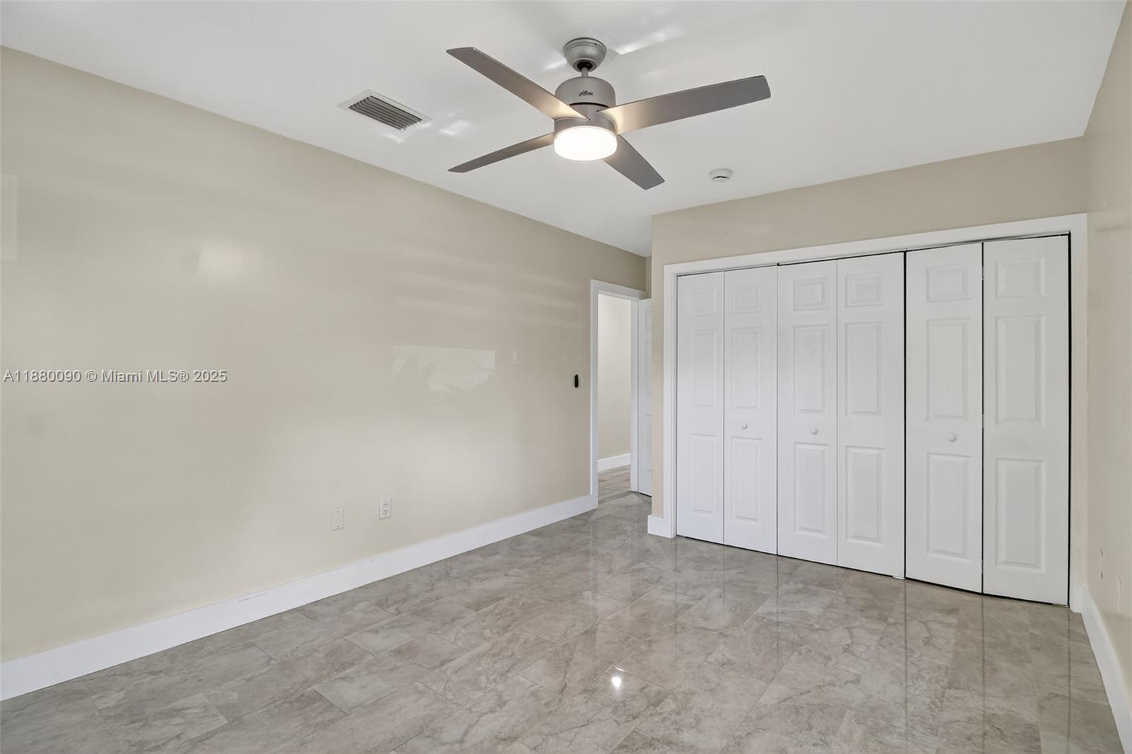 TWIN LAKES MANOR SUB CORR - Residential