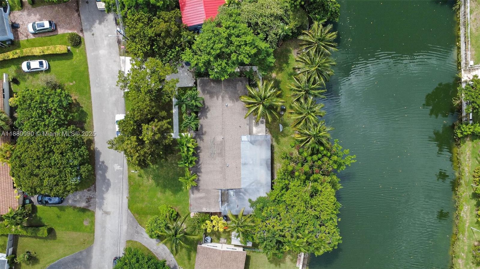 TWIN LAKES MANOR SUB CORR - Residential