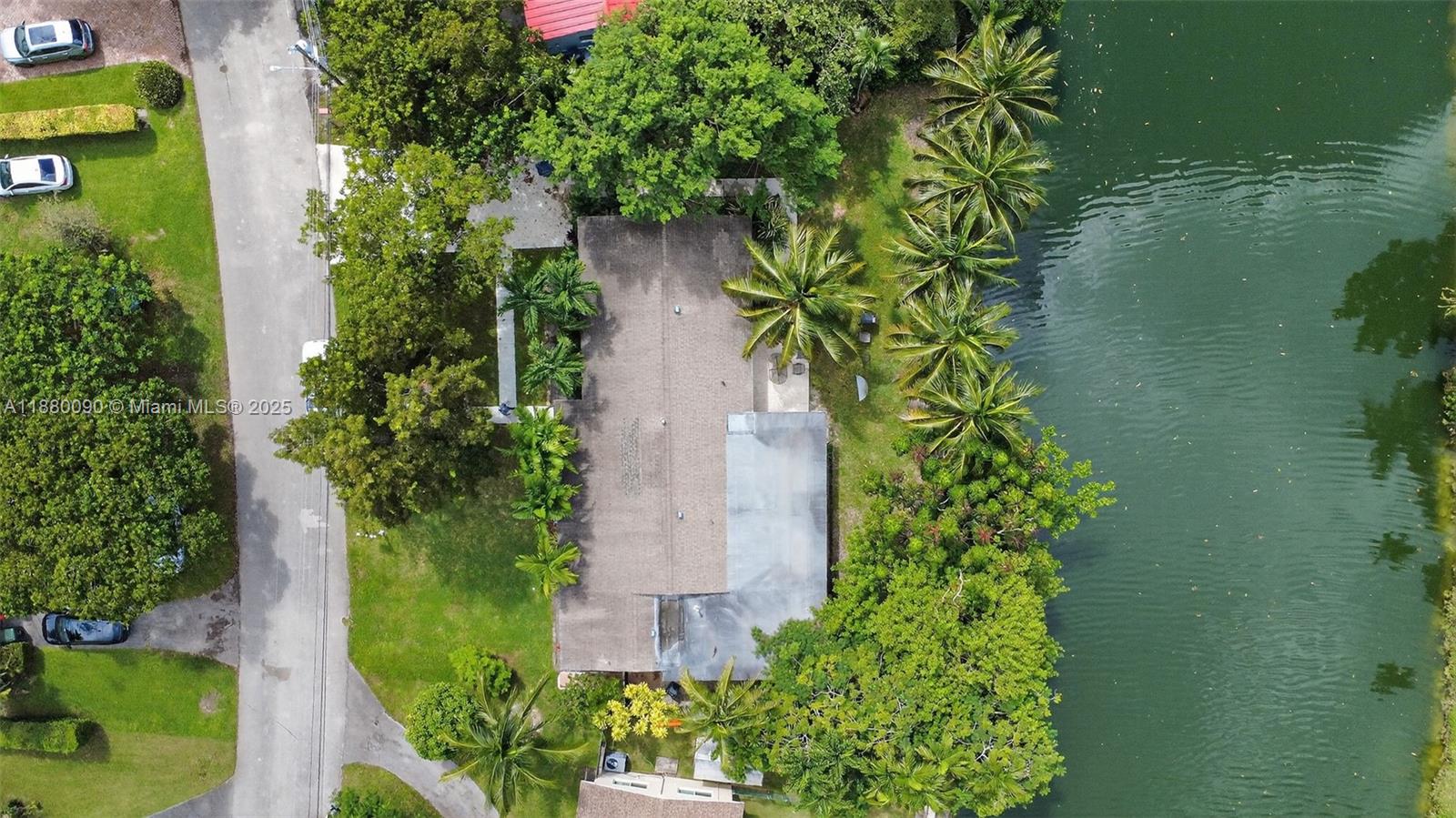 TWIN LAKES MANOR SUB CORR - Residential