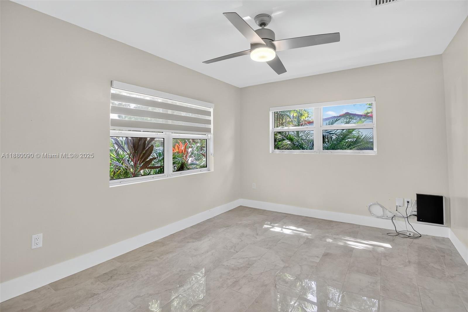 TWIN LAKES MANOR SUB CORR - Residential