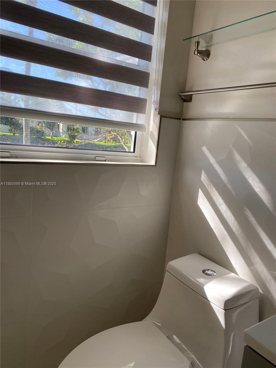 TWIN LAKES MANOR SUB CORR - Residential