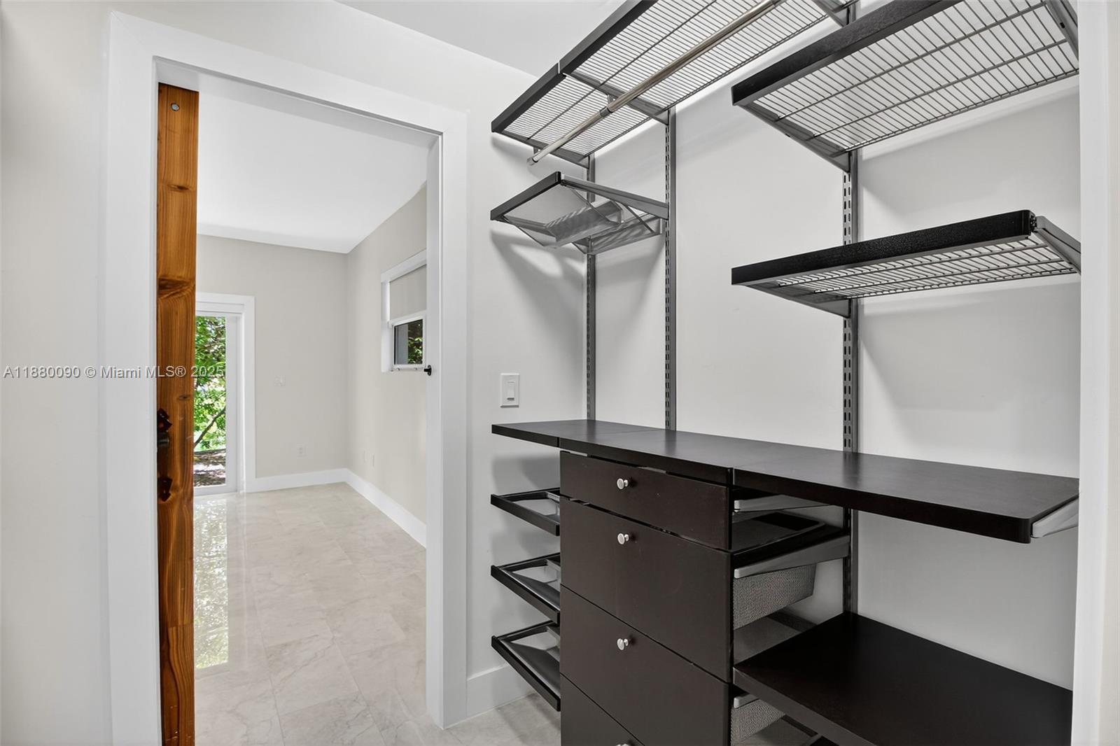 TWIN LAKES MANOR SUB CORR - Residential