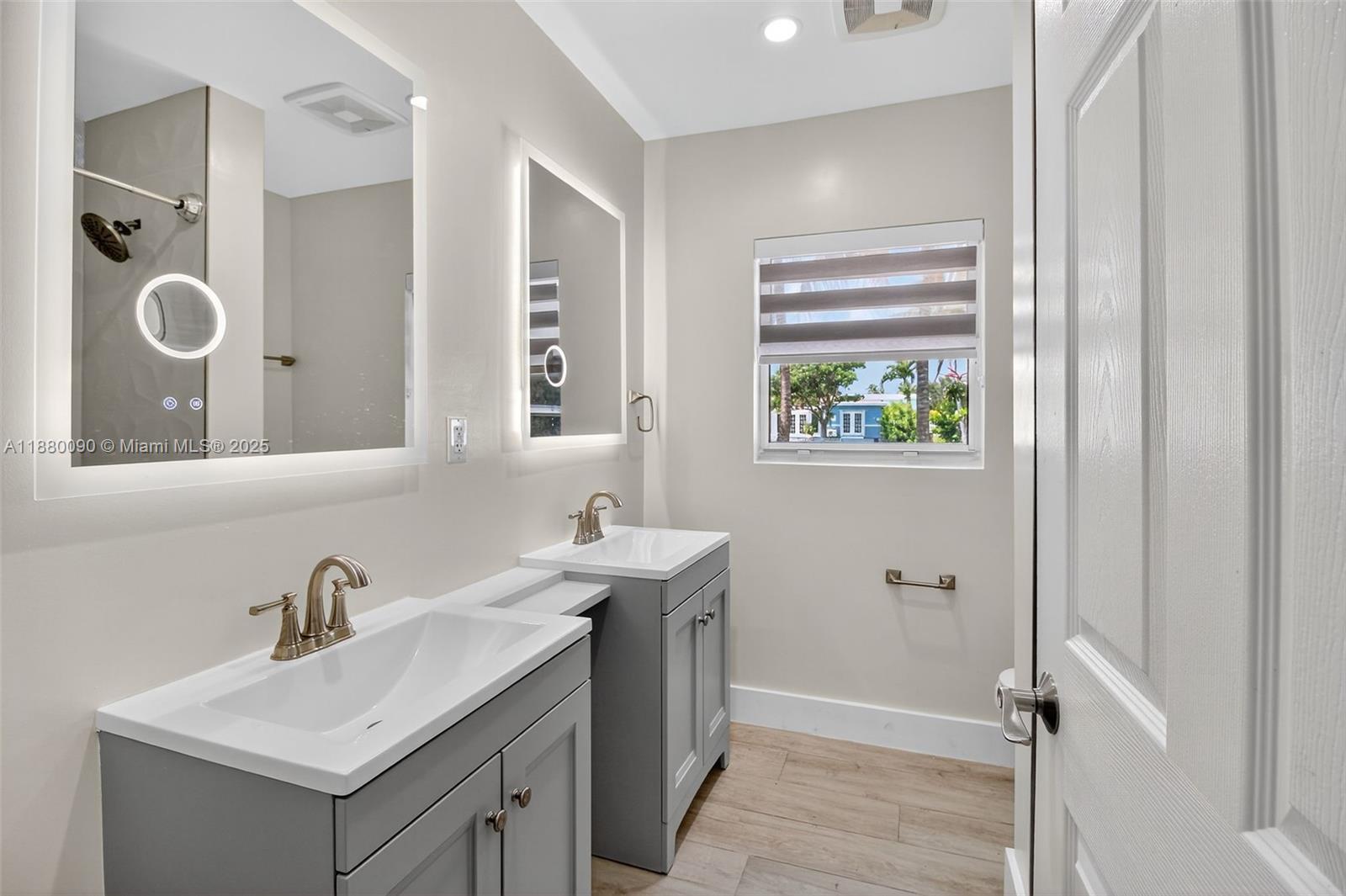 TWIN LAKES MANOR SUB CORR - Residential