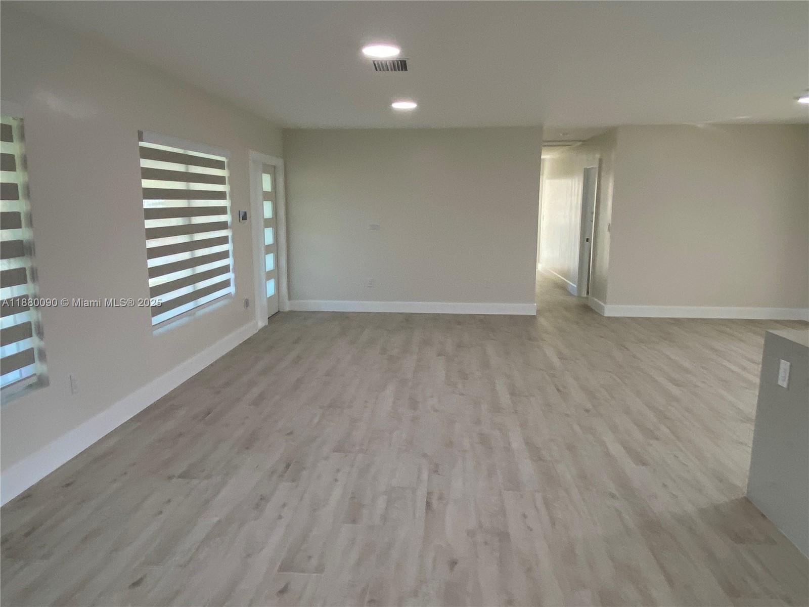 TWIN LAKES MANOR SUB CORR - Residential