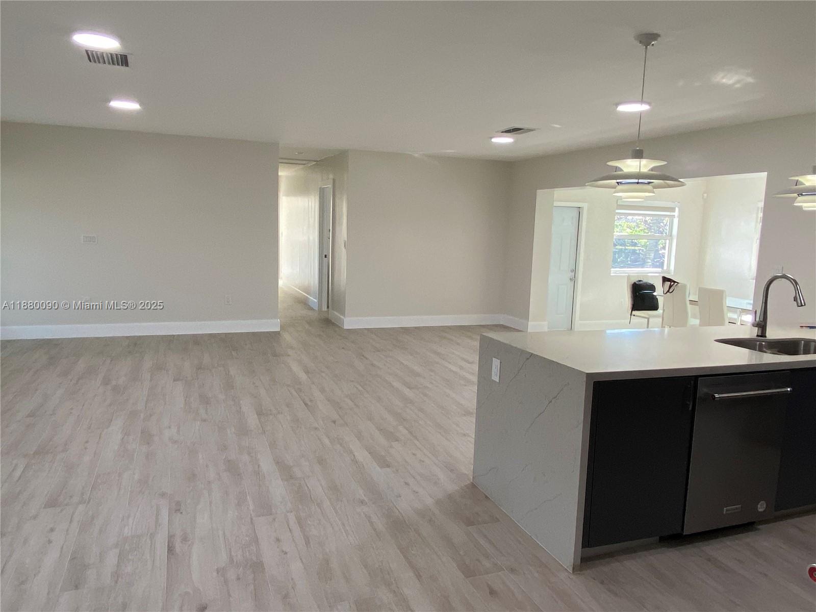 TWIN LAKES MANOR SUB CORR - Residential