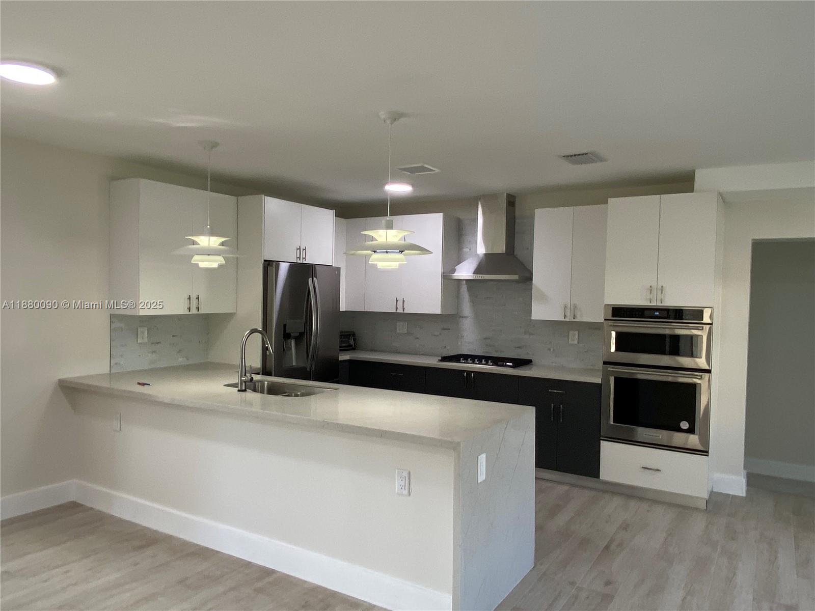 TWIN LAKES MANOR SUB CORR - Residential