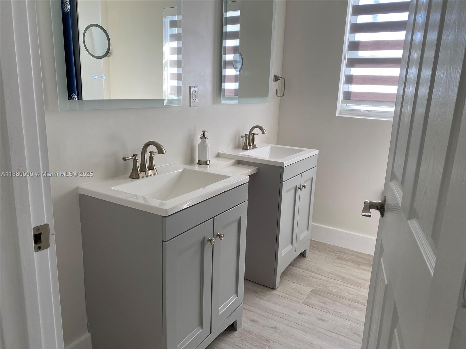 TWIN LAKES MANOR SUB CORR - Residential