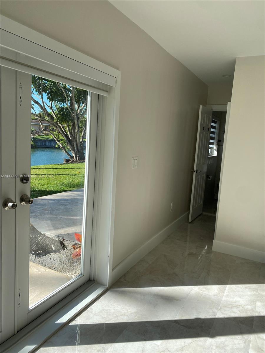 TWIN LAKES MANOR SUB CORR - Residential