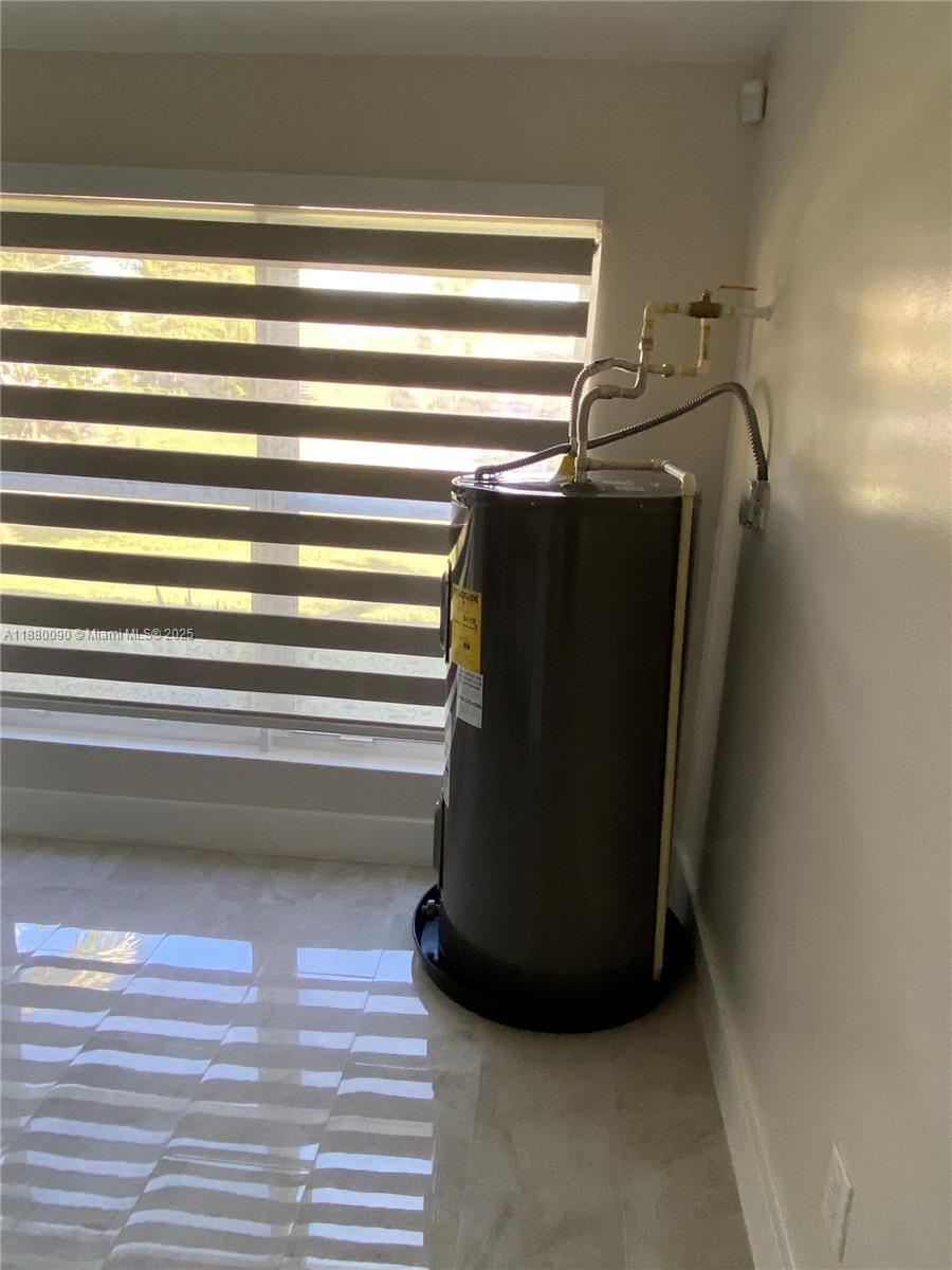 TWIN LAKES MANOR SUB CORR - Residential