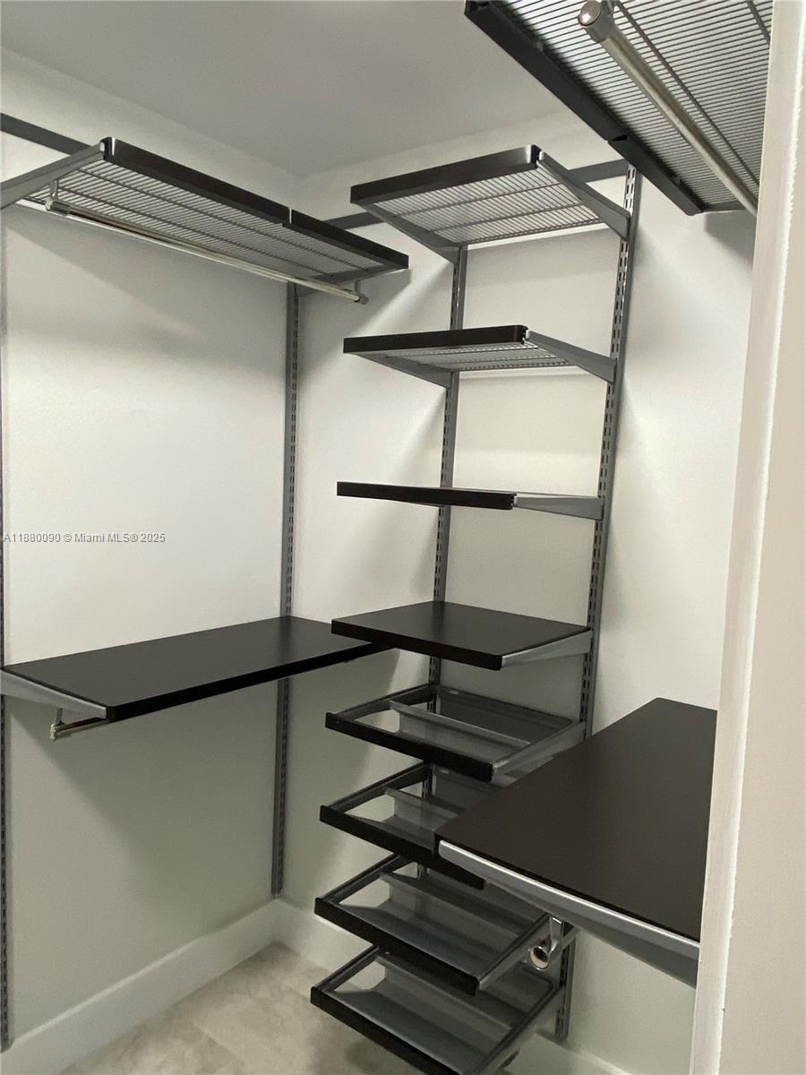 TWIN LAKES MANOR SUB CORR - Residential