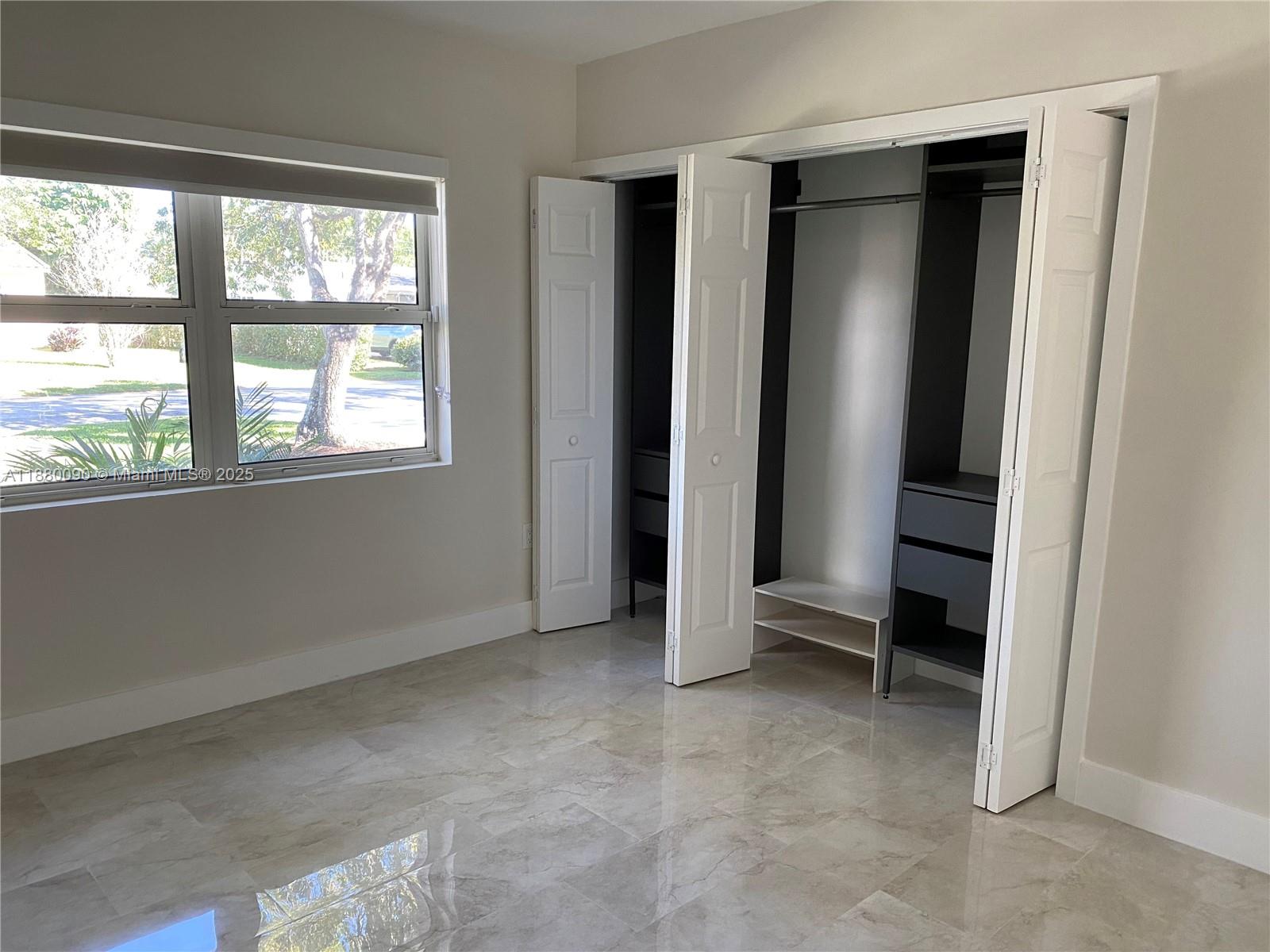 TWIN LAKES MANOR SUB CORR - Residential