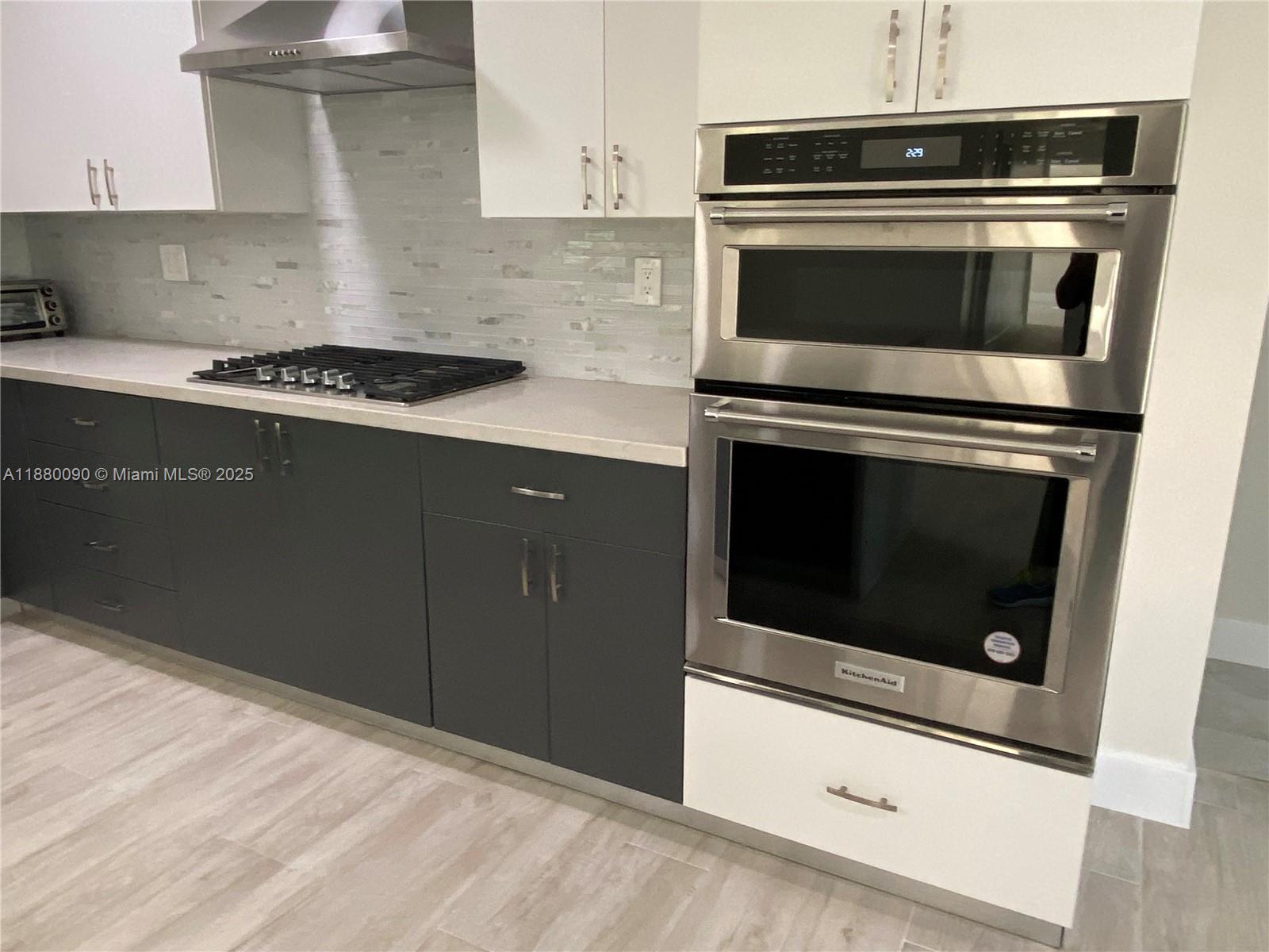 TWIN LAKES MANOR SUB CORR - Residential