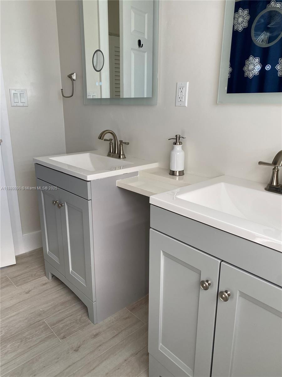 TWIN LAKES MANOR SUB CORR - Residential