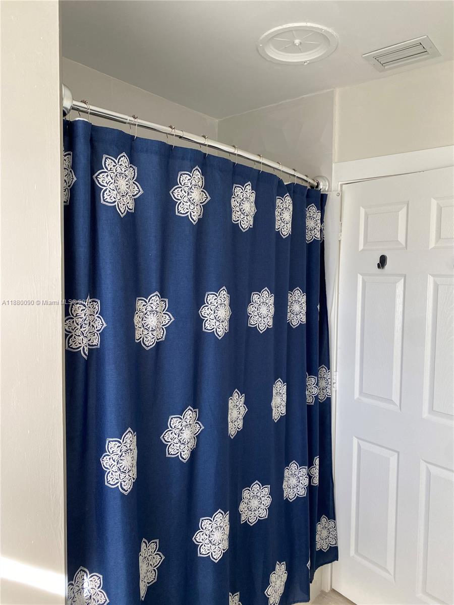 TWIN LAKES MANOR SUB CORR - Residential