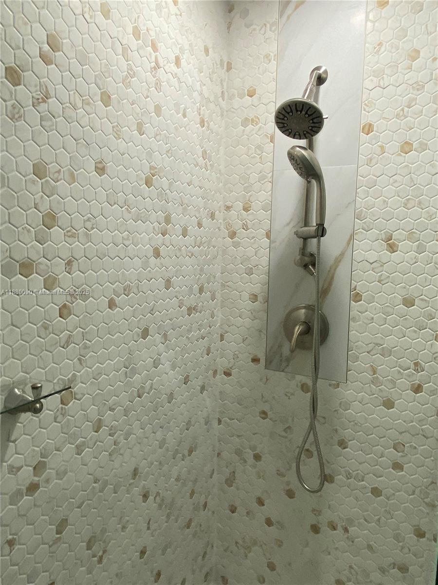 TWIN LAKES MANOR SUB CORR - Residential