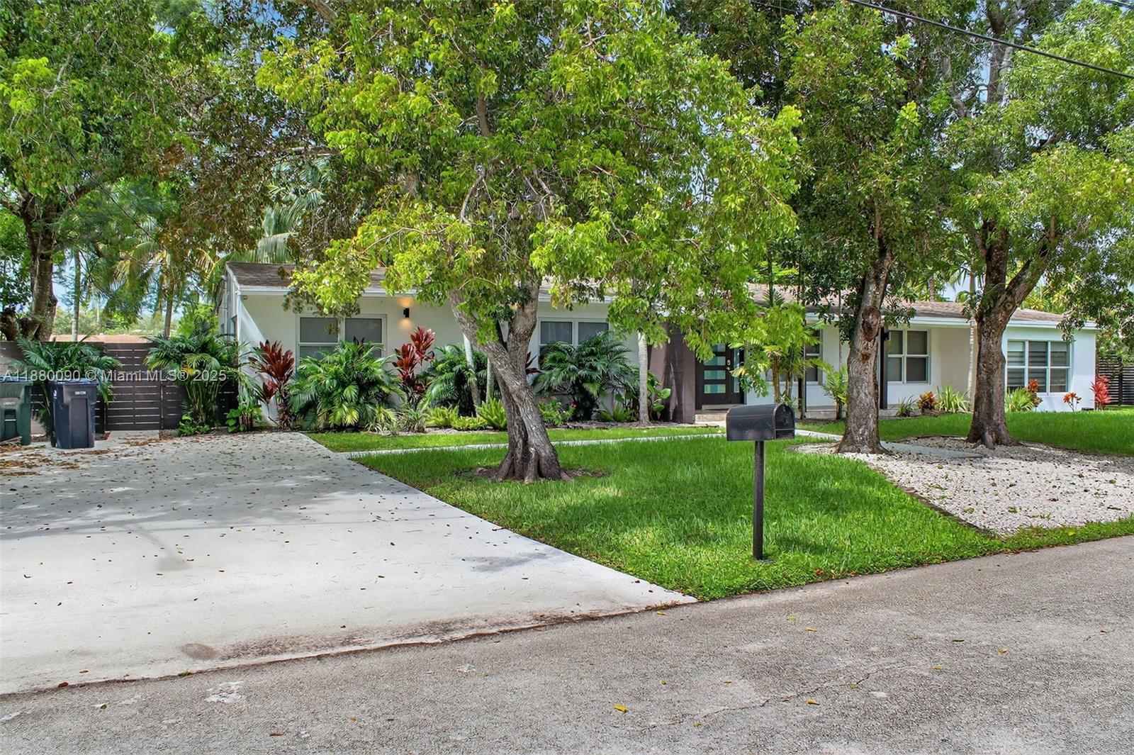 TWIN LAKES MANOR SUB CORR - Residential