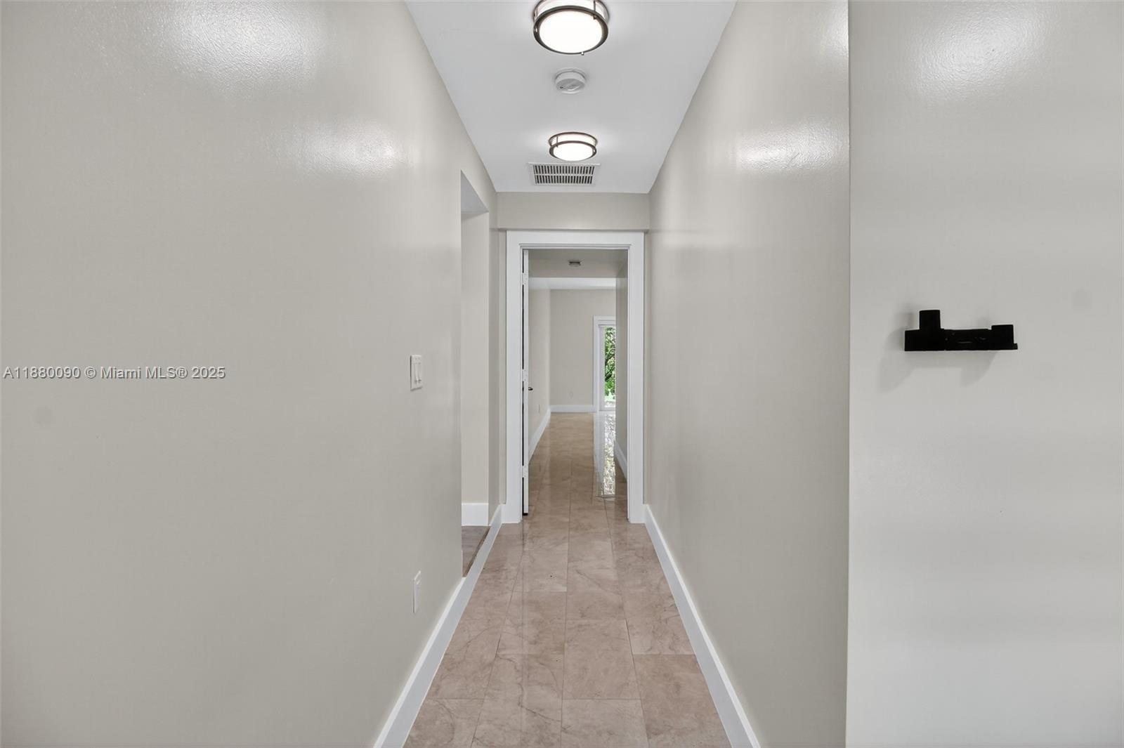 TWIN LAKES MANOR SUB CORR - Residential