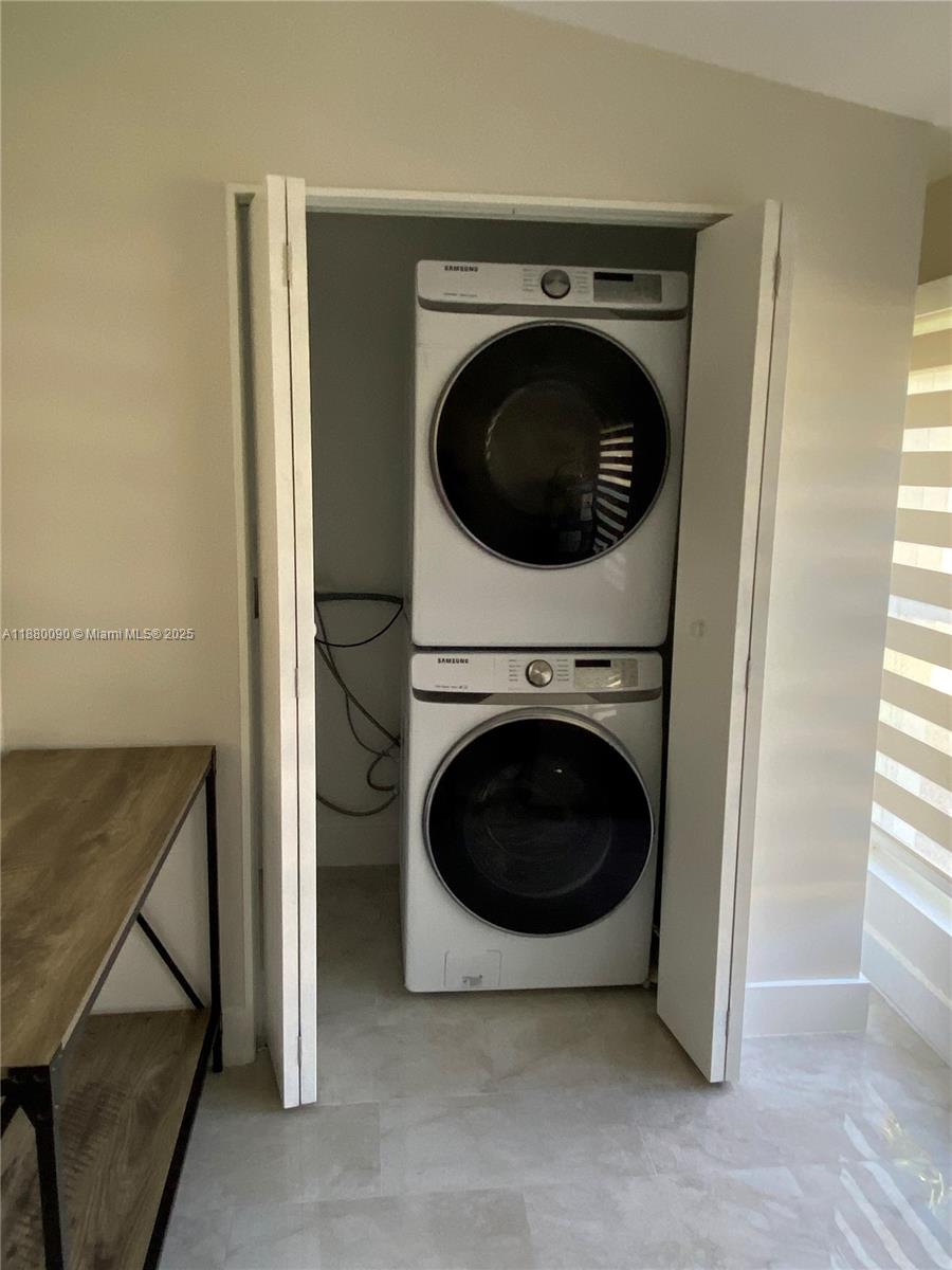 TWIN LAKES MANOR SUB CORR - Residential