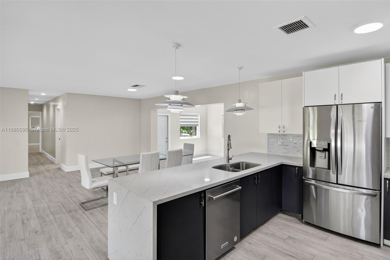 TWIN LAKES MANOR SUB CORR - Residential