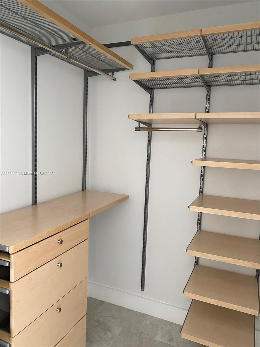 TWIN LAKES MANOR SUB CORR - Residential