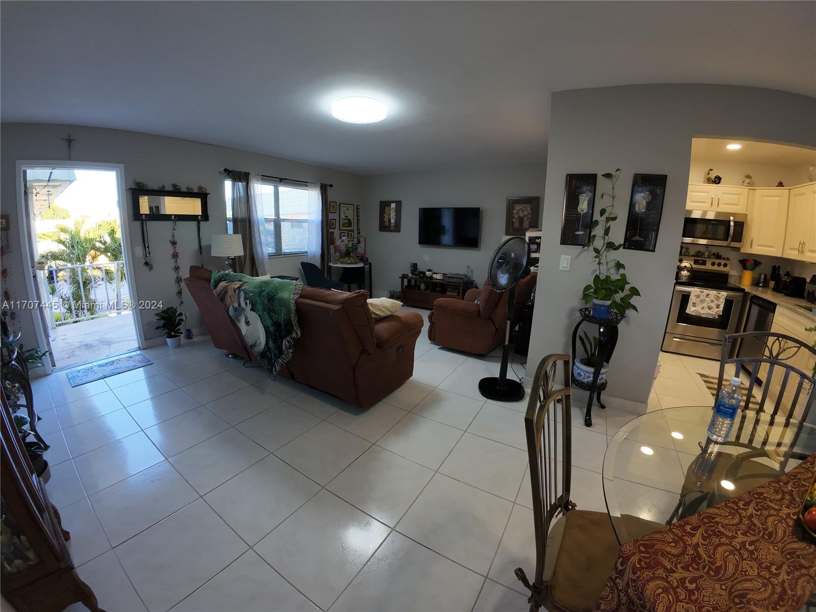 KINGS POINT SAXONY CONDOS - Residential