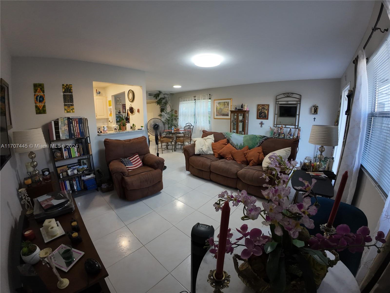 KINGS POINT SAXONY CONDOS - Residential