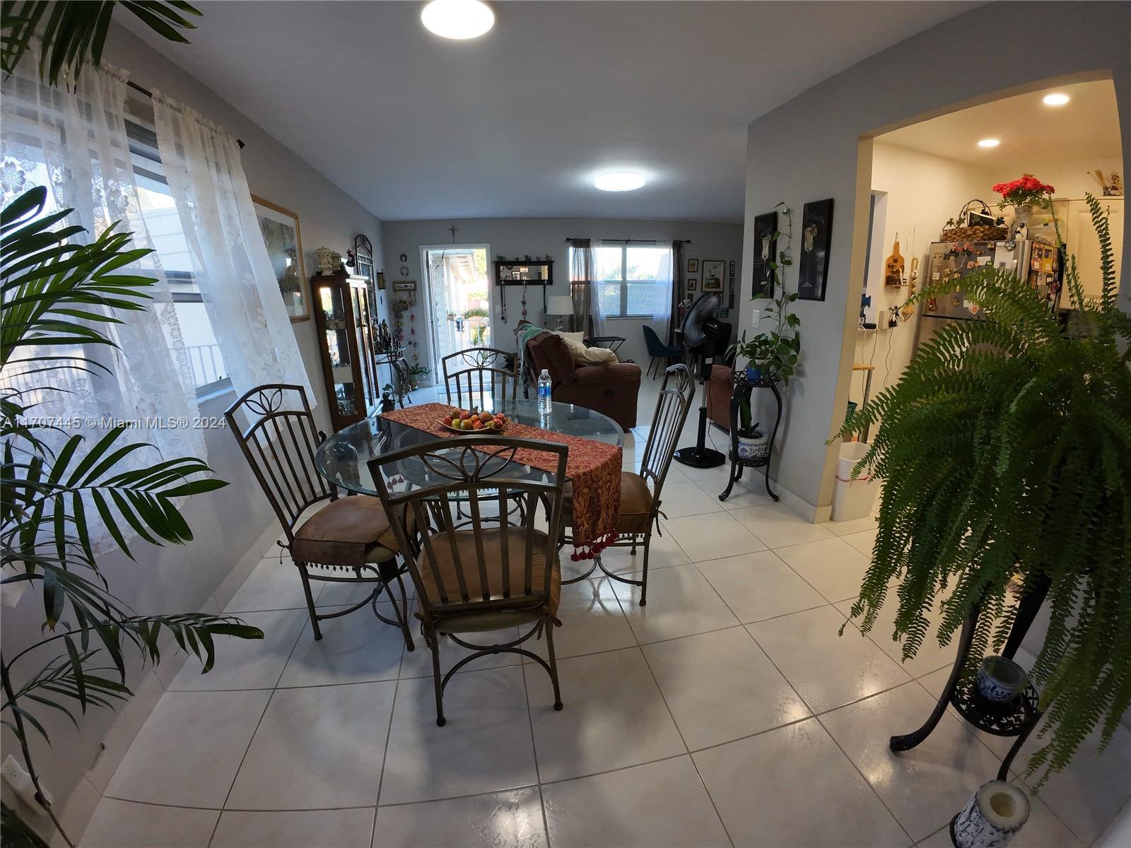 KINGS POINT SAXONY CONDOS - Residential