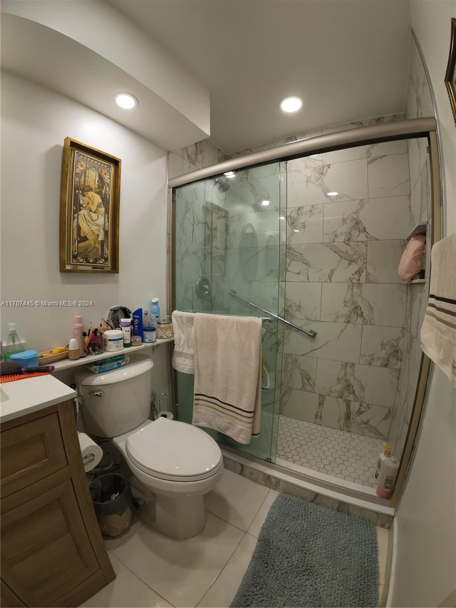 KINGS POINT SAXONY CONDOS - Residential