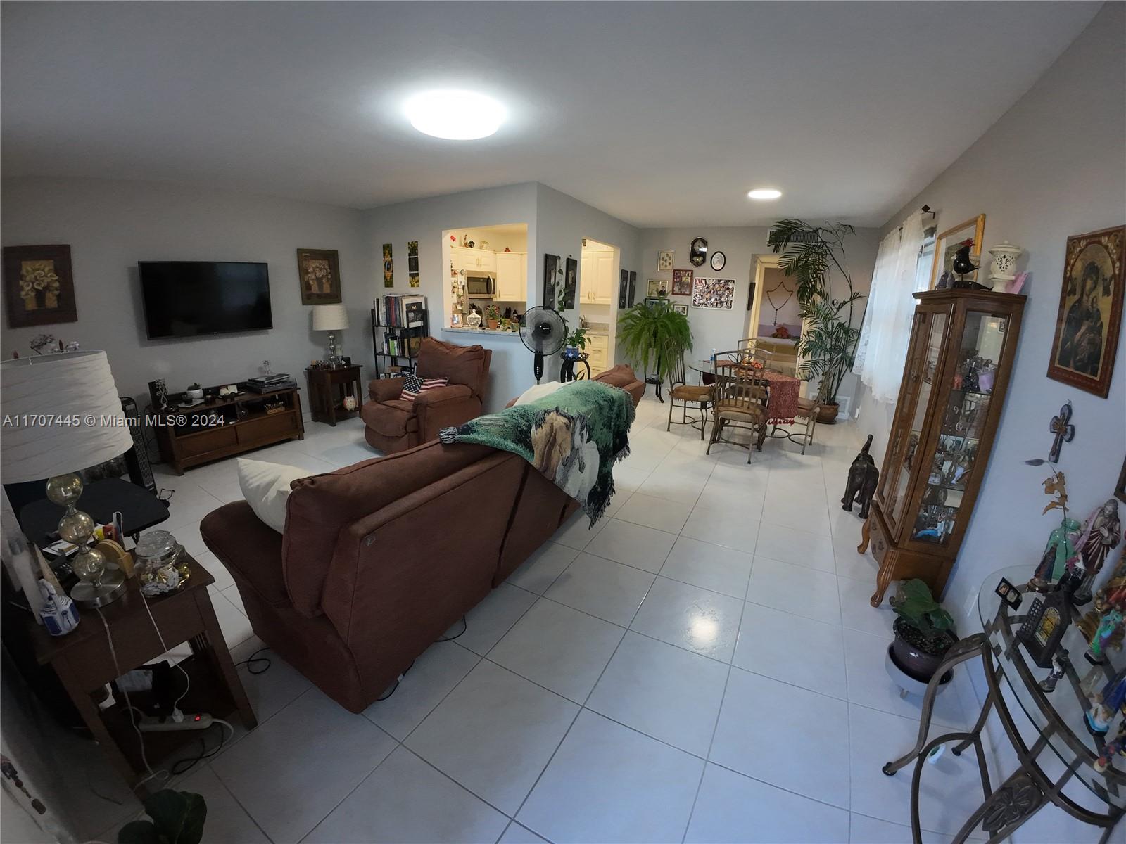 KINGS POINT SAXONY CONDOS - Residential