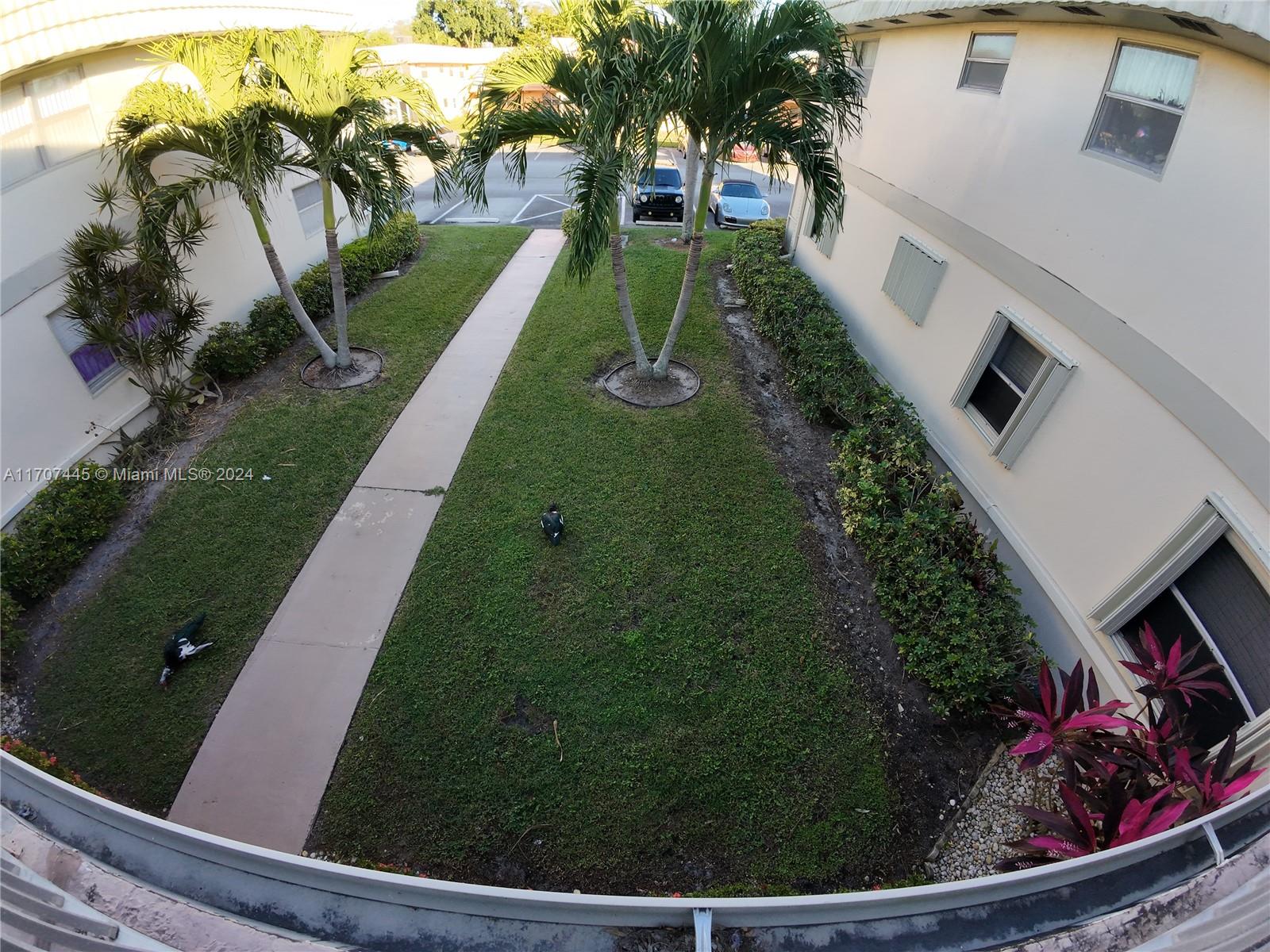 KINGS POINT SAXONY CONDOS - Residential