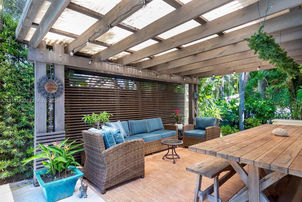 BAY HARBOR ISLAND - Residential