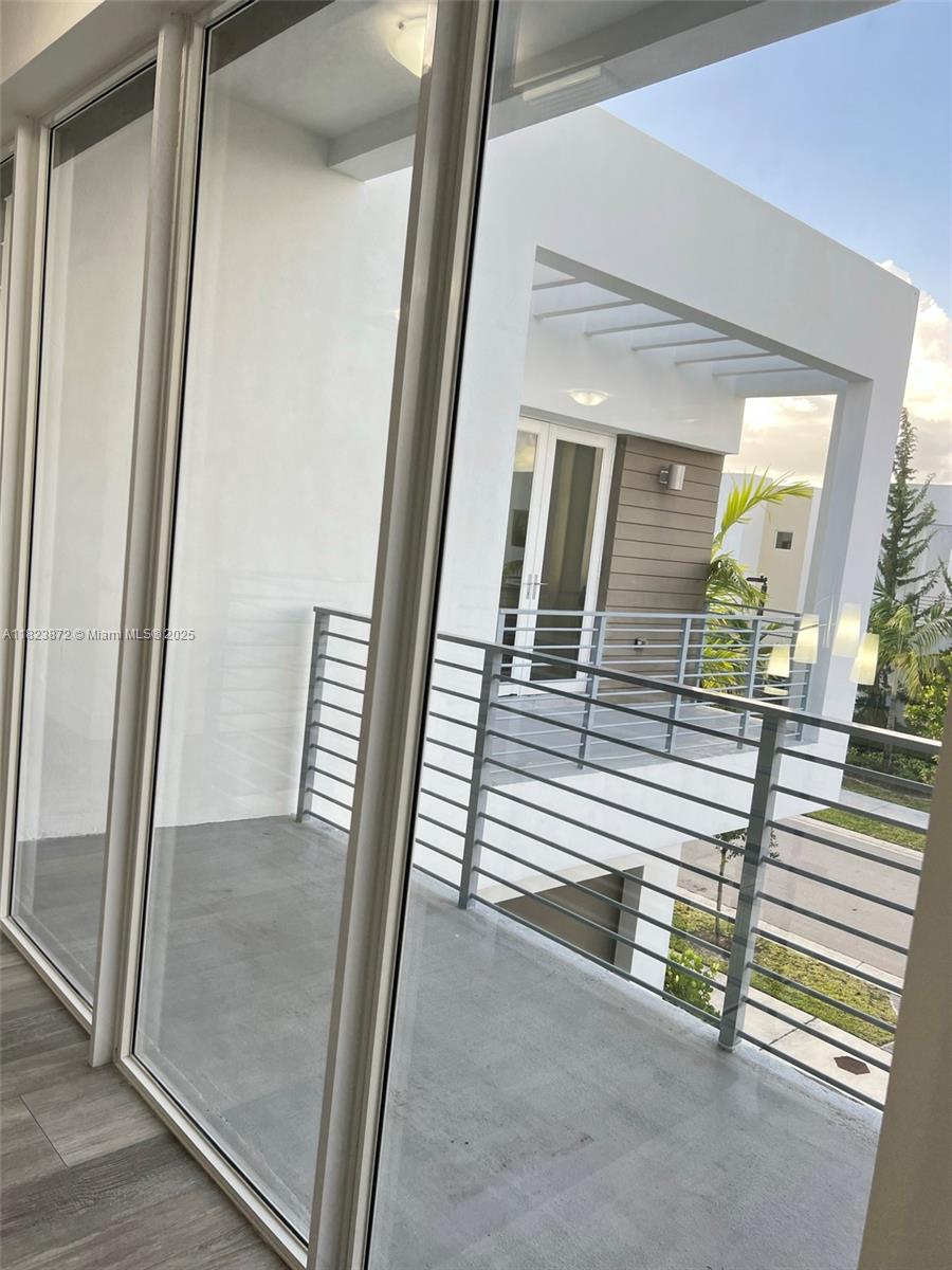 DORAL COMMONS RESIDENTIAL - Residential