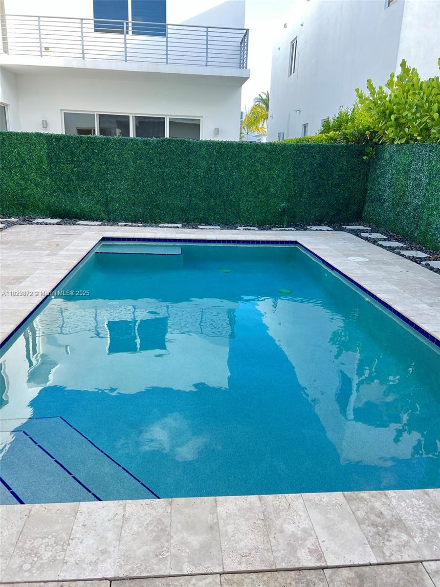 DORAL COMMONS RESIDENTIAL - Residential