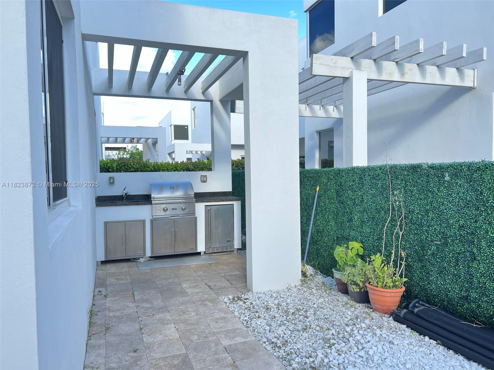 DORAL COMMONS RESIDENTIAL - Residential