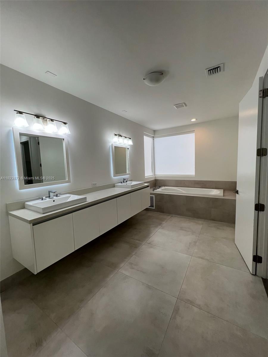 DORAL COMMONS RESIDENTIAL - Residential