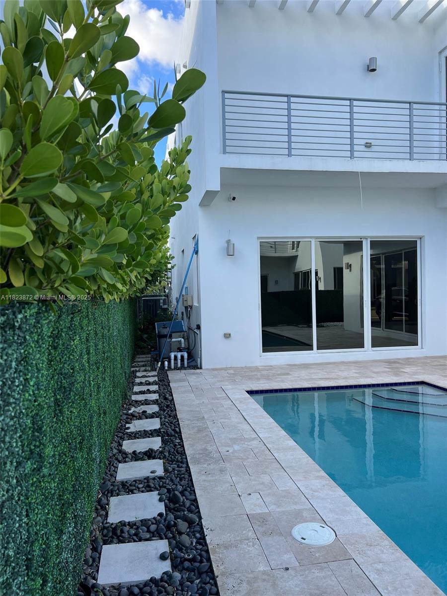 DORAL COMMONS RESIDENTIAL - Residential