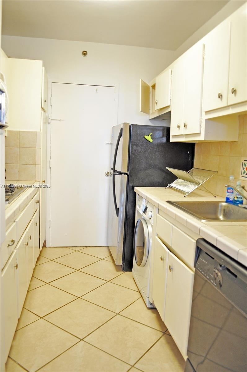 THE DECOPLAGE CONDO - Residential
