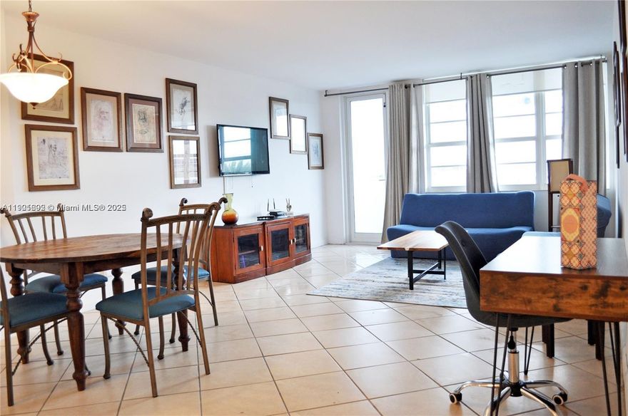 BEAUTIFUL ONE-BEDROOM UNIT WITH BALCONY OVERLOOKING LINCOLN RD AT THE FAMOUS DECOPLAGE BUILDING WITHIN WALKING DISTANCE TO THE BEACH AND THE MOST TRENDY RESTAURANTS AND PLACES IN SOUTH BEACH. WHERE LINCOLN RD MEETS THE OCEAN, ACROSS FROM THE RITZ CARLTON AND NEXT TO THE LOWES HOTEL. RENOVATED HEATED POOL AND GYM. CAN BE RENTED 30 DAYS MINIMUM 12 TIMES A YEAR. UNIT CURRENTLY RENTED UNTIL APRIL 1ST FOR $3000