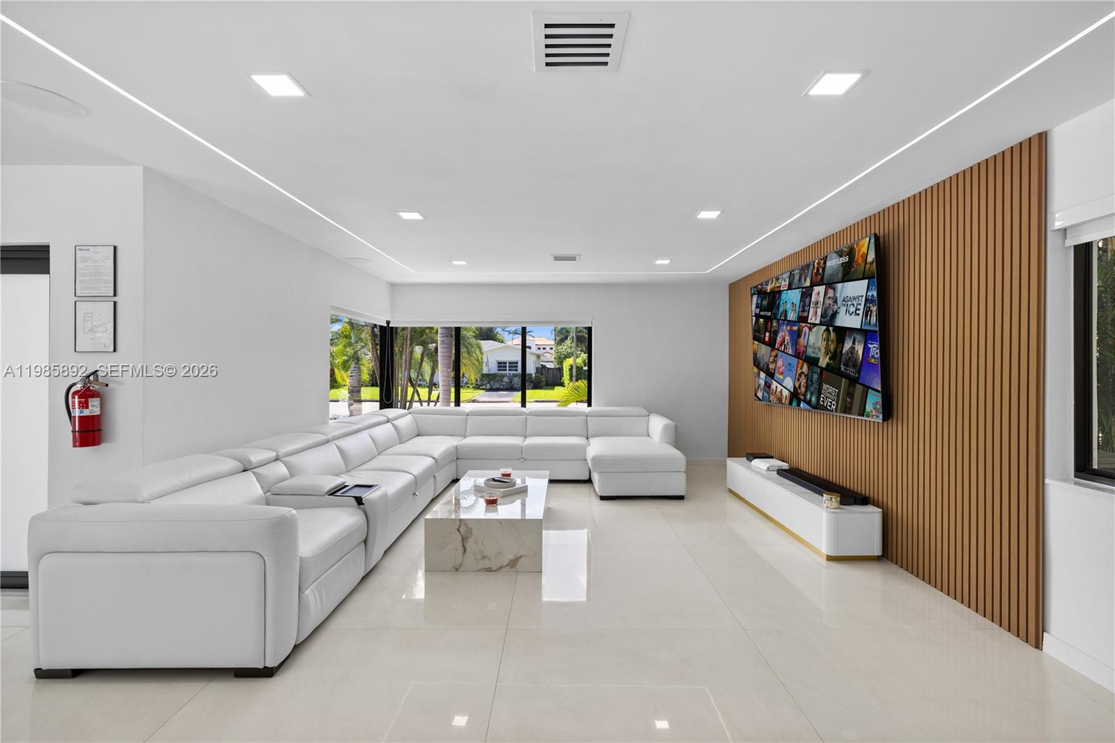 Hollywood Lakes - Residential Lease