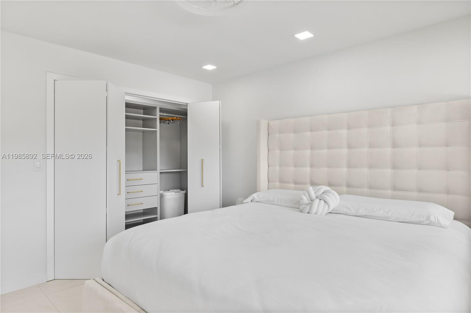 Hollywood Lakes - Residential Lease